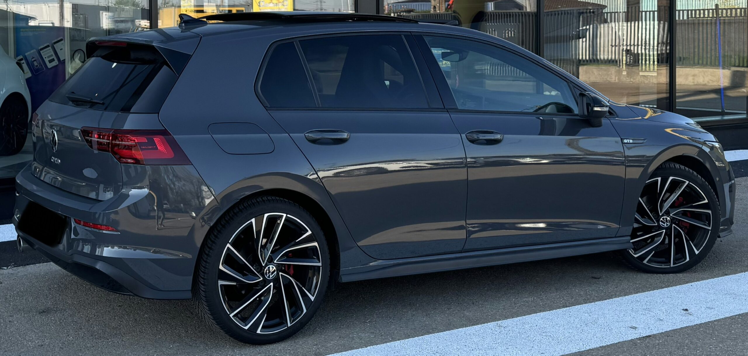 
								Volkswagen Golf 8 (VIII) GTD 2.0 TDI 200ch DSG7 Boite Automatique Gris foncé plein									