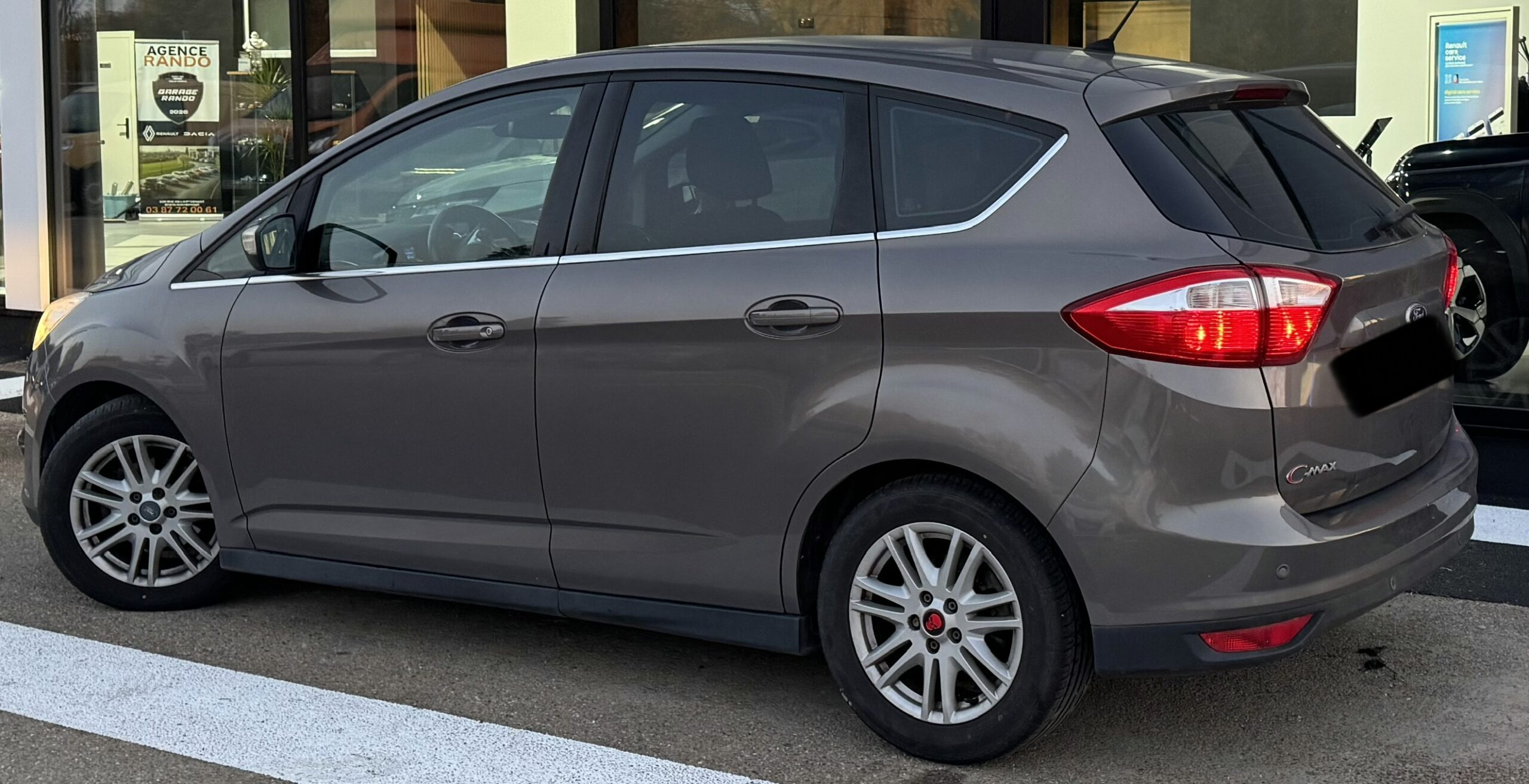 
								Ford C-Max 1.6 TDCi 115cv Titanium plein									