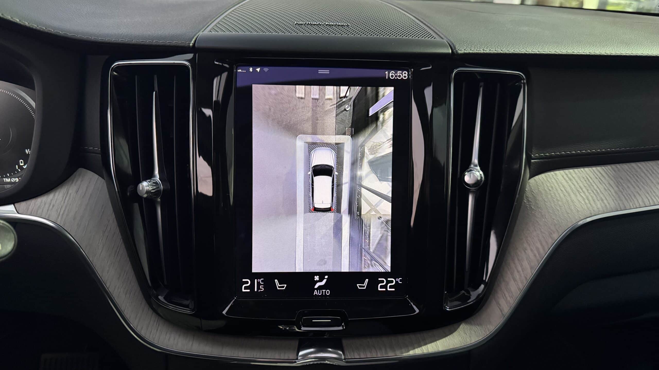 
								Volvo XC60 T6 / 253 + 87 ch / R-Design, Boite automatique, (S.U.V.), Gris foncé plein									