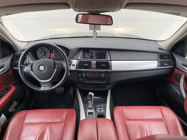 
								BMW X5 plein									