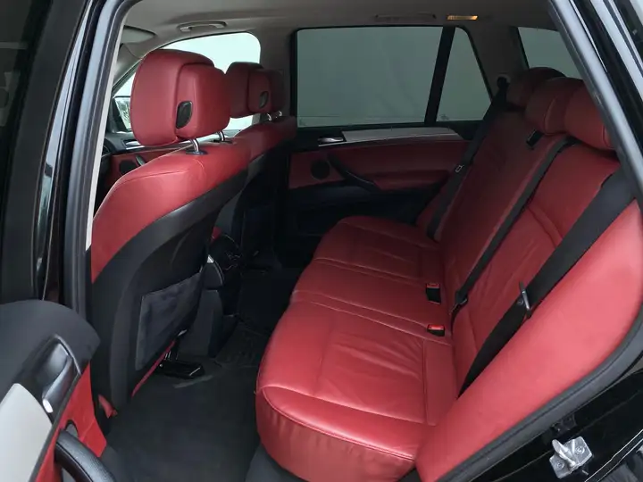 
								BMW X5 plein									