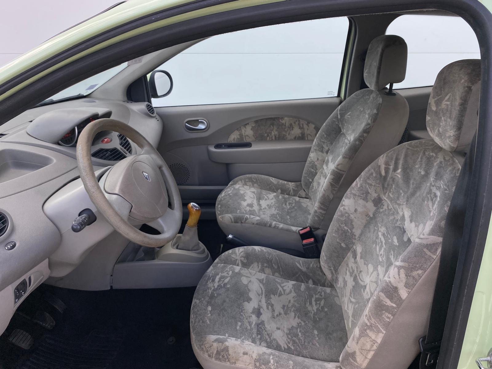 
								RENAULT TWINGO 1.5 DCI 65 CH plein									