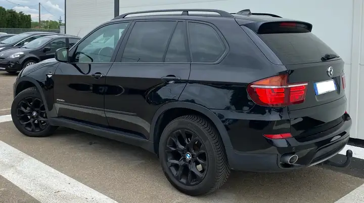 
								BMW X5 plein									