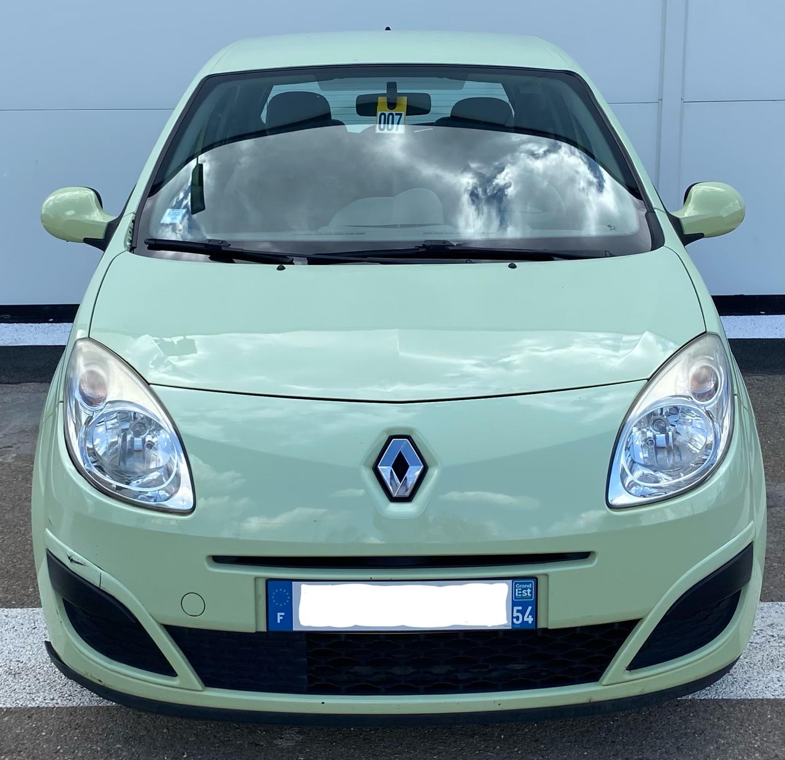
								RENAULT TWINGO 1.5 DCI 65 CH plein									