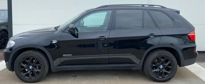 
								BMW X5 plein									