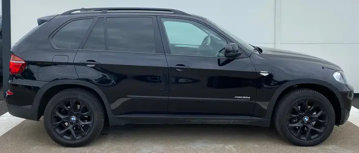 
								BMW X5 plein									