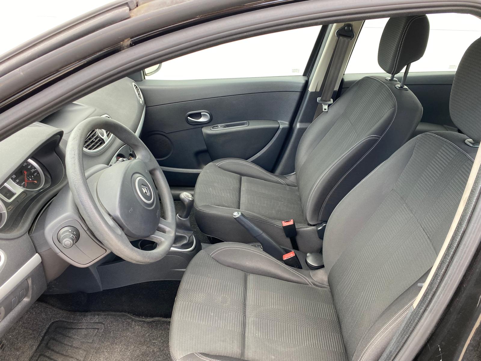 
								Renault Clio 3 phase 2 Diesel 1.5 DCI plein									