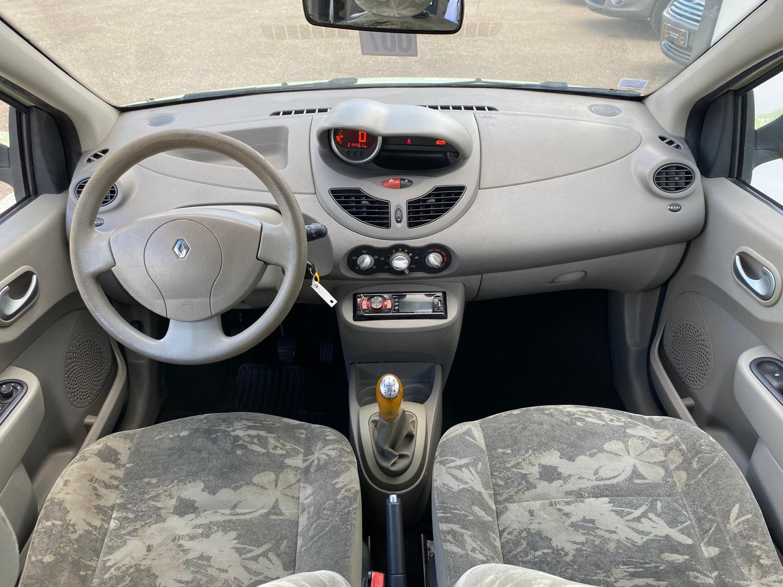 
								RENAULT TWINGO 1.5 DCI 65 CH plein									