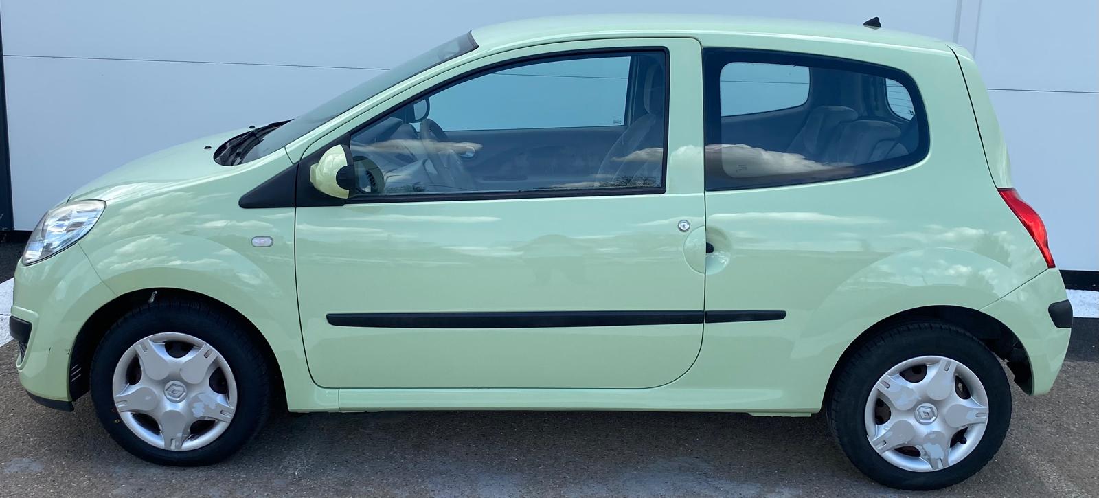 
								RENAULT TWINGO 1.5 DCI 65 CH plein									