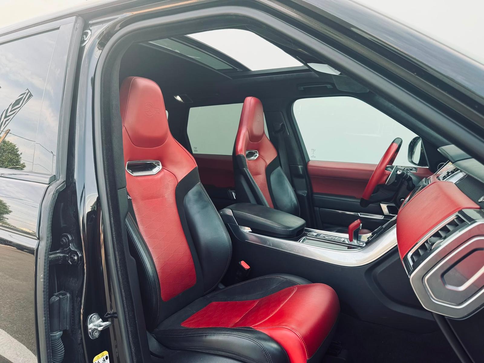 
								LAND ROVER RANGE ROVER SPORT II SVR CARBONE EDITION 5.0 V8 SUPERCHARGED 575 ch L494 ✅✅ GARANTIE POSSIBLE ✅✅ plein									
