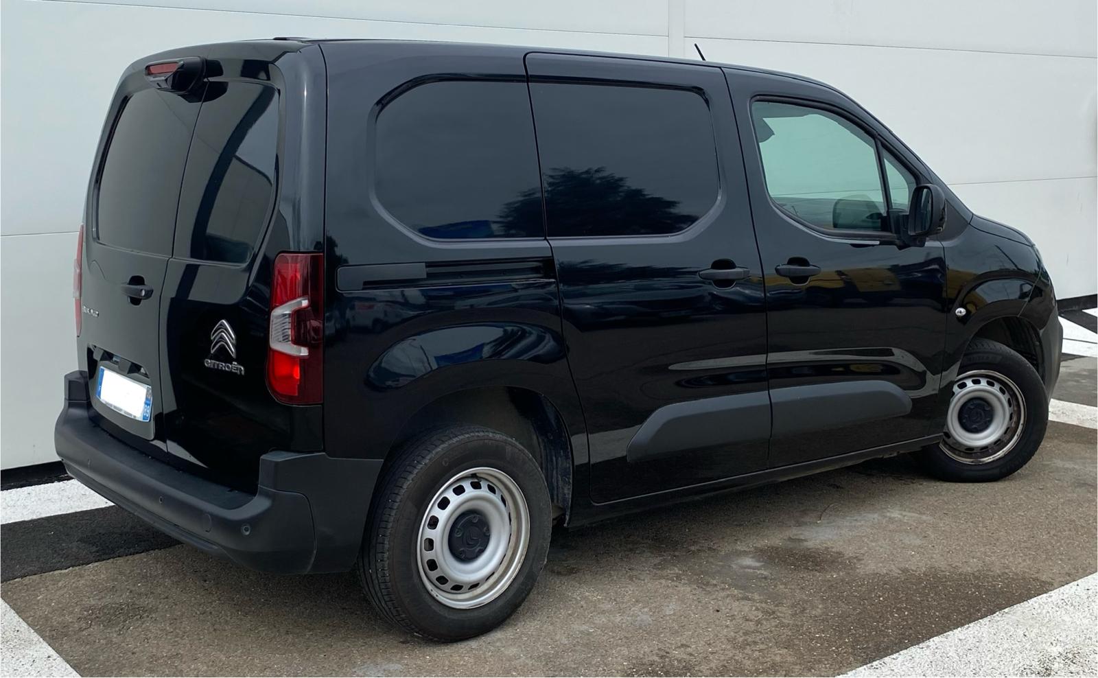 
								Citroën Berlingo 2021 / 100 CV ✅✅ GARANTIE 12 MOIS ✅✅ Très bon état ! plein									
