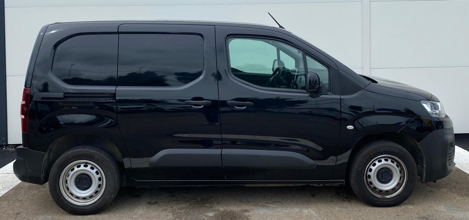 
								Citroën Berlingo 2021 / 100 CV ✅✅ GARANTIE 12 MOIS ✅✅ Très bon état ! plein									