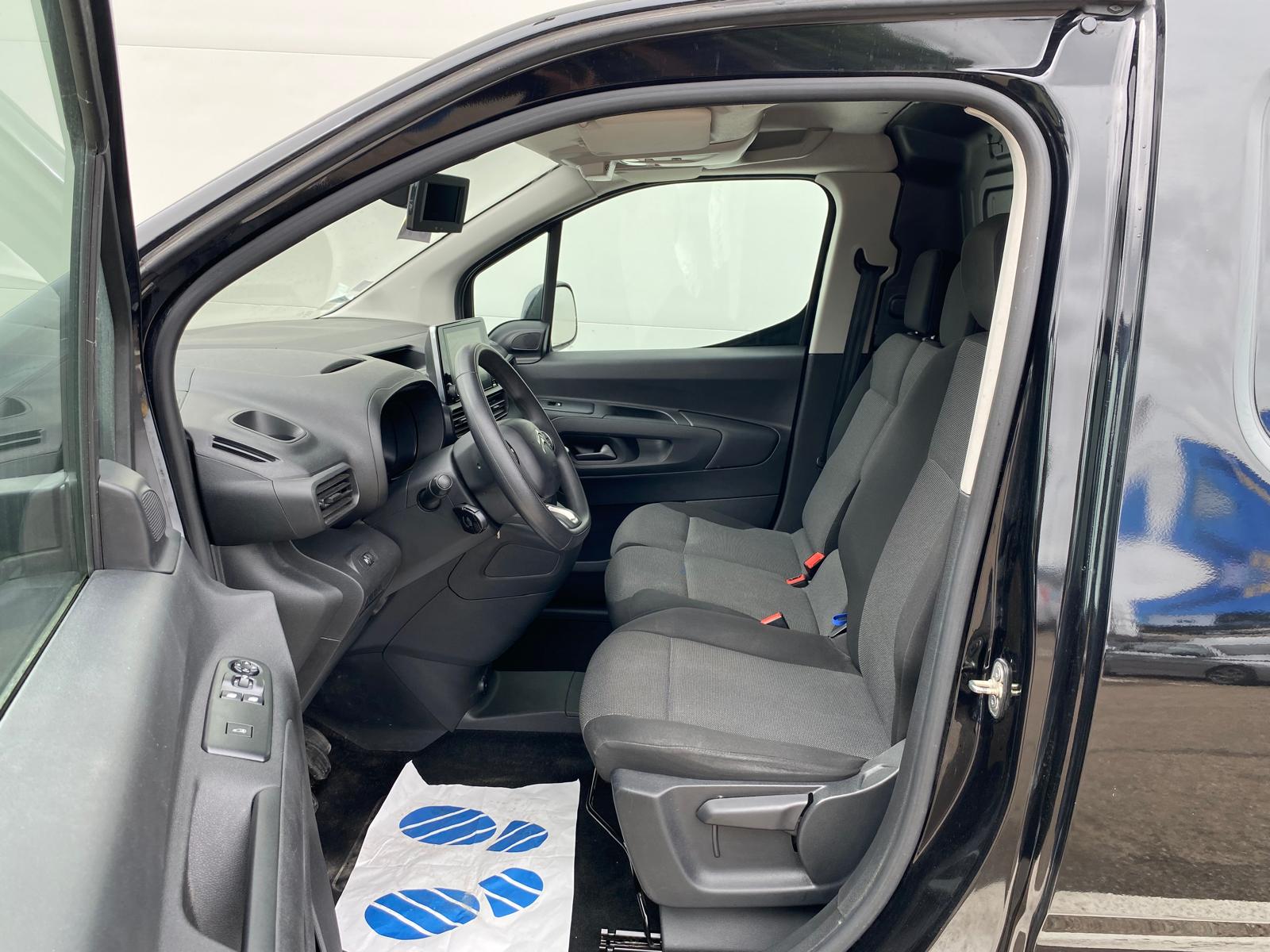 
								Citroën Berlingo 2021 / 100 CV ✅✅ GARANTIE 12 MOIS ✅✅ Très bon état ! plein									