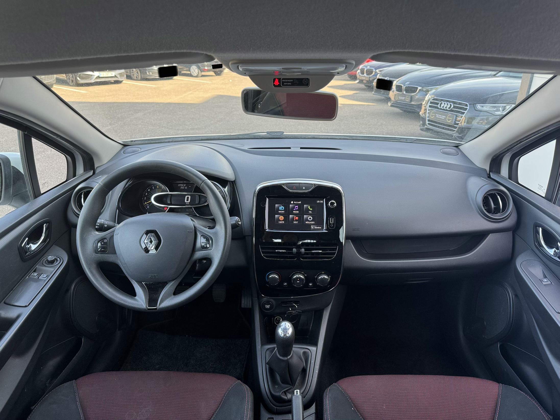 
								RENAULT Clio IV 1.2 / 75 CV plein									