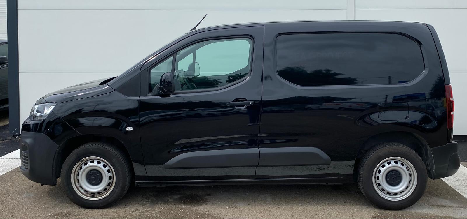 
								Citroën Berlingo 2021 / 100 CV ✅✅ GARANTIE 12 MOIS ✅✅ Très bon état ! plein									