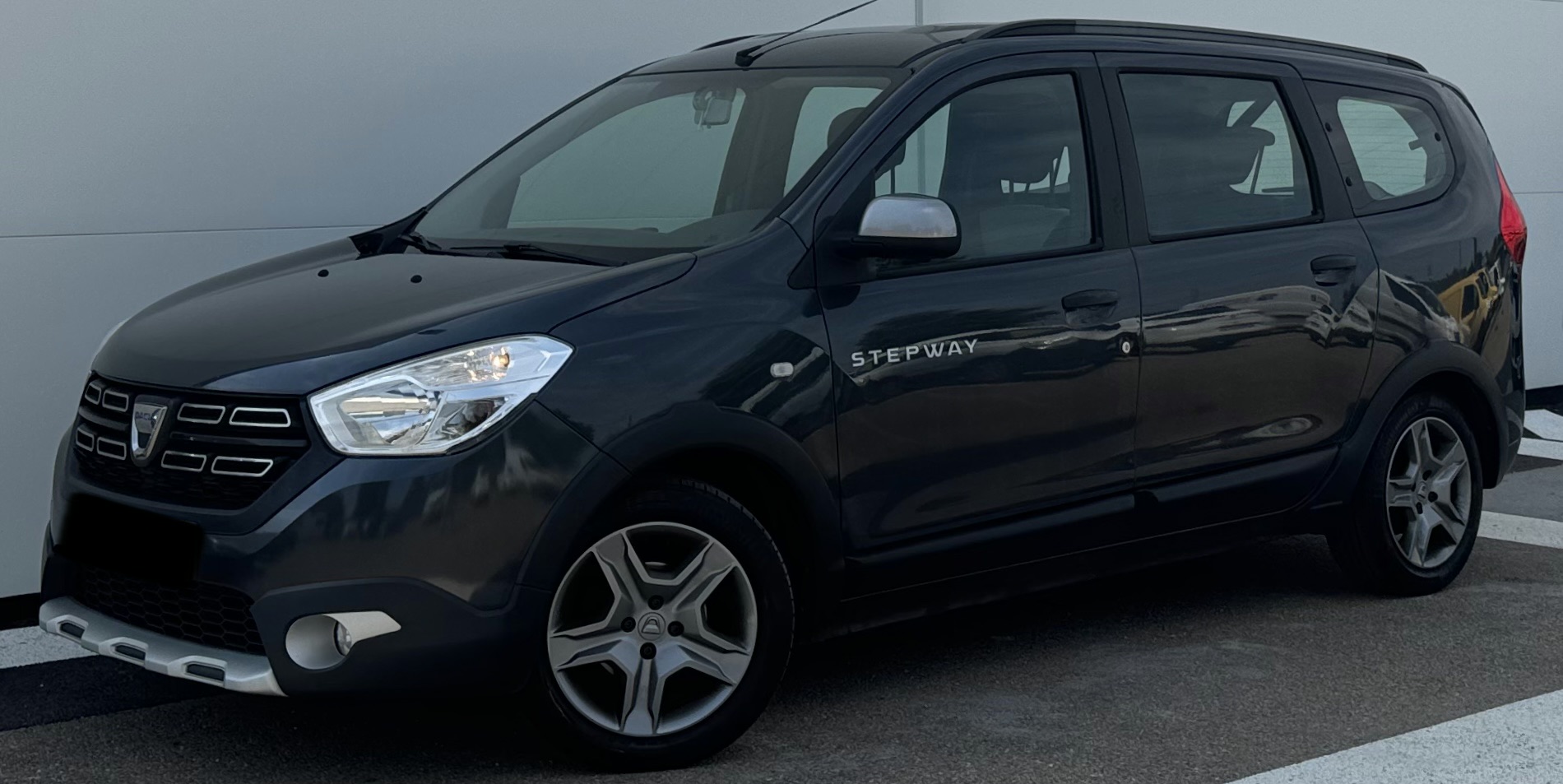 
								Dacia Lodgy 1.6 SCE 100 CV !! Première main !! ✅✅ GARANTIE 12 MOIS ✅✅ plein									