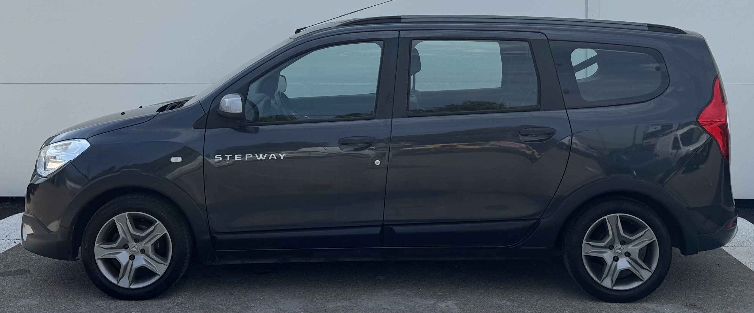 
								Dacia Lodgy 1.6 SCE 100 CV !! Première main !! ✅✅ GARANTIE 12 MOIS ✅✅ plein									