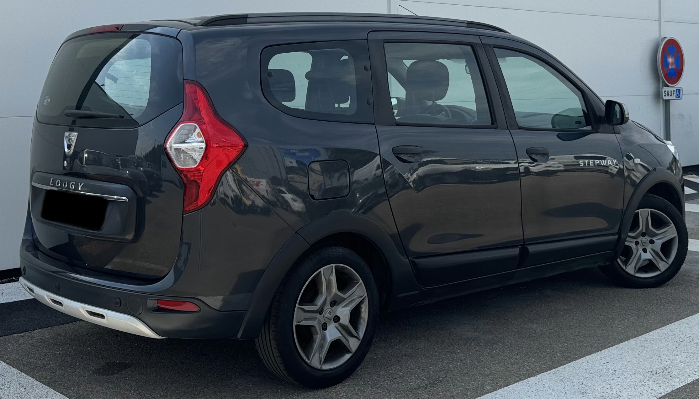 
								Dacia Lodgy 1.6 SCE 100 CV !! Première main !! ✅✅ GARANTIE 12 MOIS ✅✅ plein									